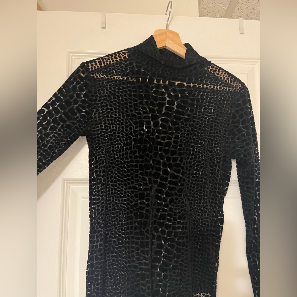 Giraffe pattern mesh turtleneck